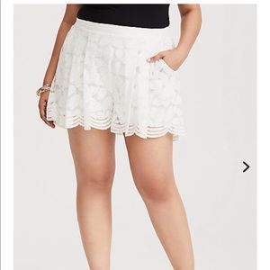 Size2 Brand New Torrid Ivory Lace Shorts